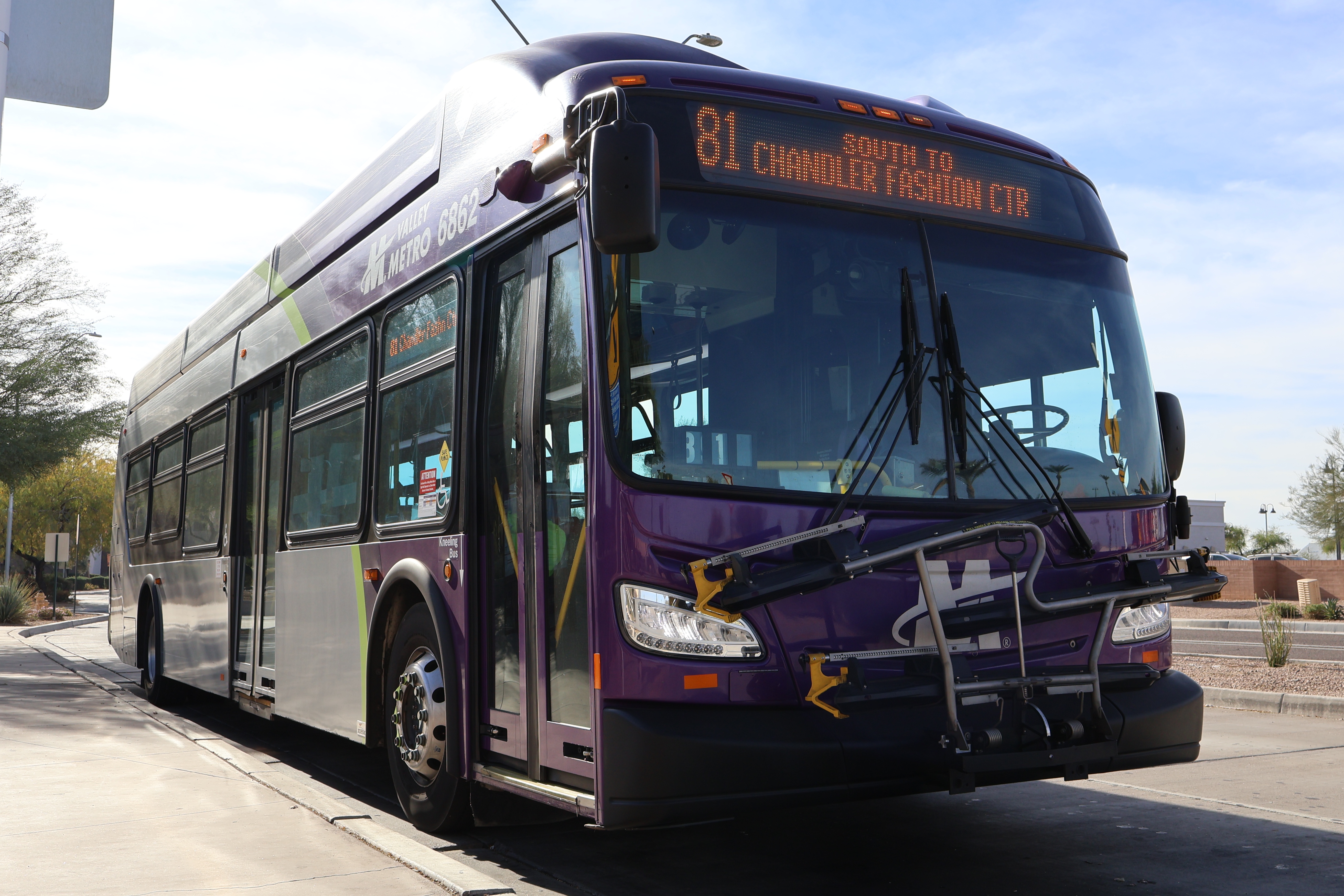 A gray and purple Valley Metro bus with a green stripe, number 6862, at Mustang Transit Center in Scottsdale on route 81 to Chandler Fashion Center