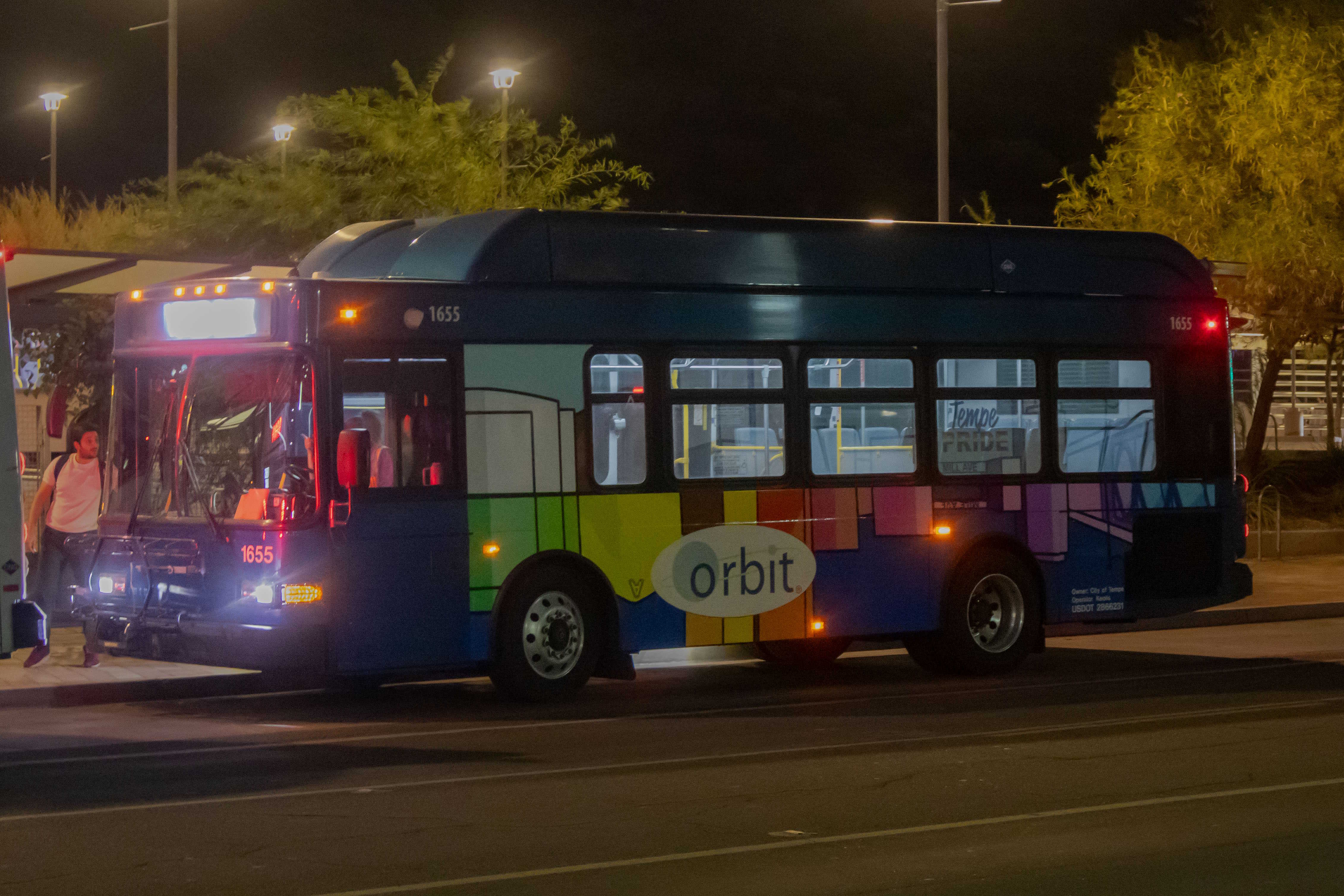 A blue Orbit bus, number 1655, at 5th Street and Forest Avenue on Venus Back
