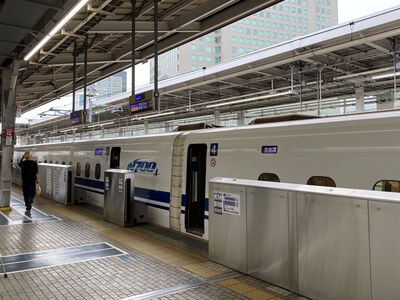 Train 786–2559
6/23/2024 - Train 786-2559 on the Tokaido Shinkansen line
Keywords: JR Central Tokaido Shinkansen;High-speed rail;Hitachi