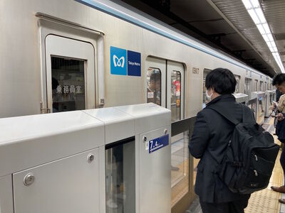 Train 13117
6/11/2024 - Train 13117 on the Hibiya line
Keywords: Tokyo Metro Hibiya Line;Metro;Kinki Sharyo