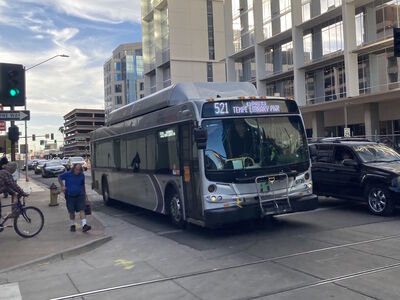 Bus 6726
11/1/2024 - Bus 6726 on [url=https://transit.aznate.tech/phoenix/bus/521/]route 521[/url]
Keywords: Valley Metro Route 521;Bus;New Flyer