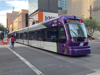 Train 130
11/1/2024 - Train 130 on the [url=https://transit.aznate.tech/phoenix/rail/]Light Rail[/url] route Westbound
Keywords: Valley Metro Rail;Light Rail;Kinki Sharyo