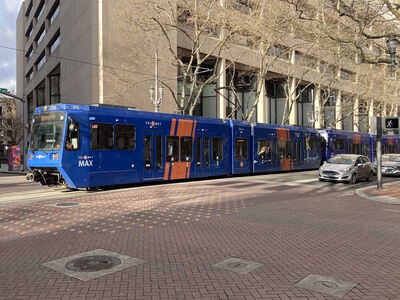 Trains 215 & 242
12/30/2024 - Trains 215 & 242 on the MAX Orange Line
Keywords: TriMet MAX Orange Line;Light Rail;Siemens