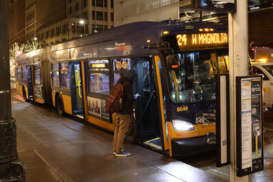 Bus 8048
1/4/2025 - Bus 8048 on route 24
Keywords: King County Metro Route 24;Bus;New Flyer
