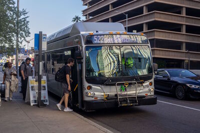 Bus 6719
10/23/2025 - Bus 6719 on [url=https://transit.aznate.tech/phoenix/bus/522/]route 522[/url]
Keywords: Valley Metro Route 522;Bus;New Flyer