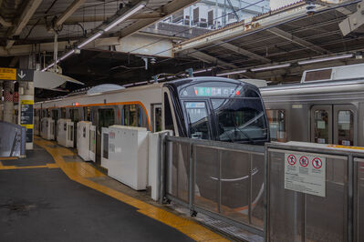 Train 6155
6/3/2026 - Train 6155 on the Oimachi Line
Keywords: Tokyu Railways Oimachi Line;Commuter rail;J-TREC
