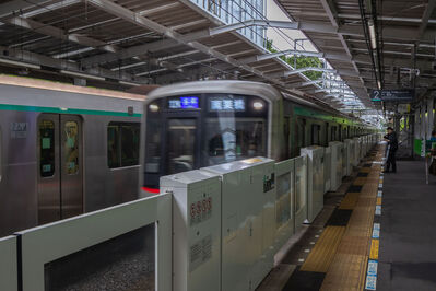 Train
6/3/2026 - Train on the Den-en-toshi Line
Keywords: Tokyu Railways Den-en-toshi Line;Commuter rail;Tokyu Car Corporation;J-TREC